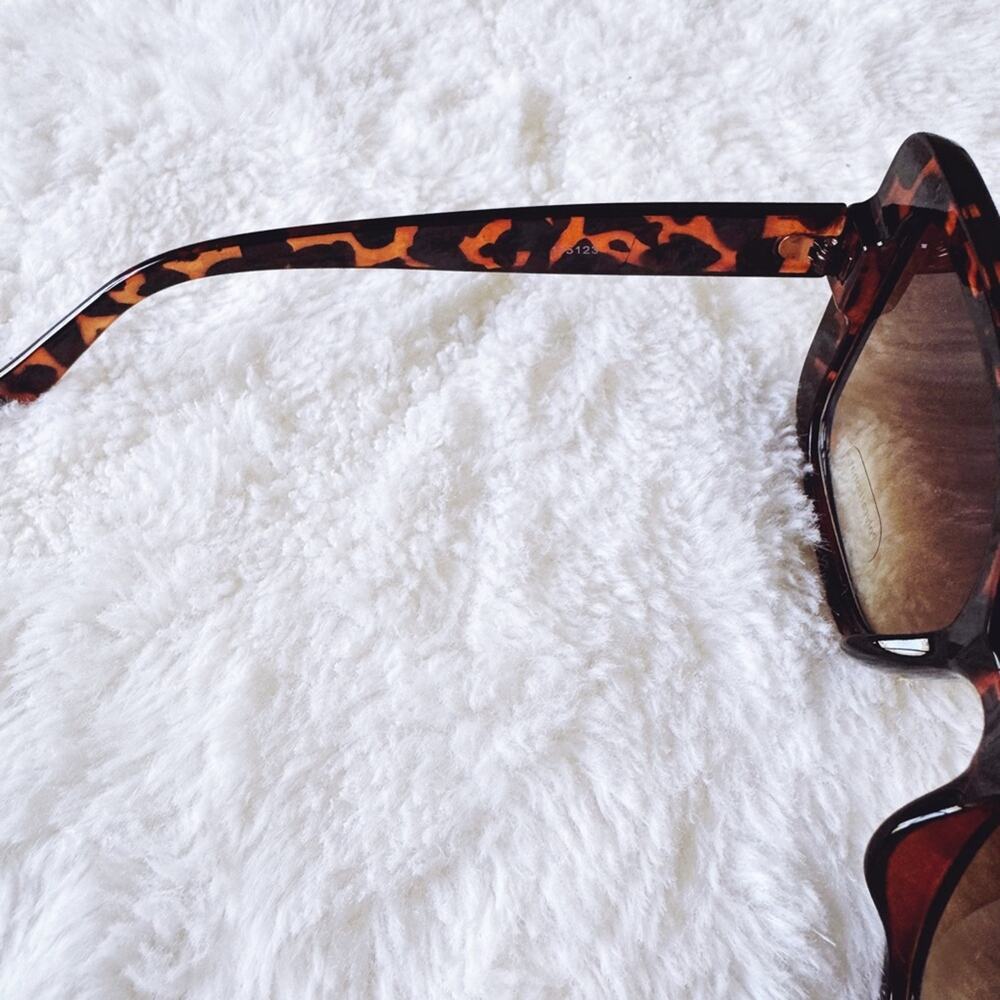 Eva Tortoise Brown Square-Framed Sunglasses - Picture 7 of 13